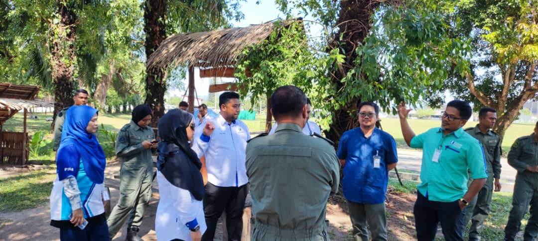 KUNJUNGAN HORMAT UMPSA KE KEM ATM KUANTAN